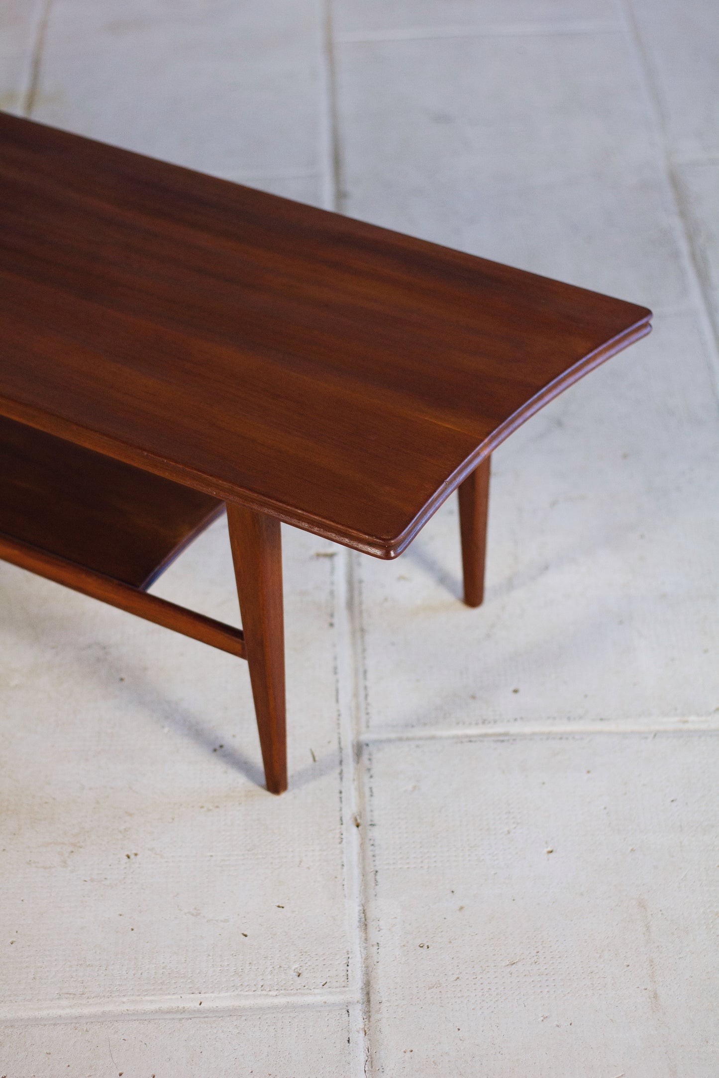 Table basse Mid-Century en teck massif par Richard Hornby pour Fyne Ladye, 1960