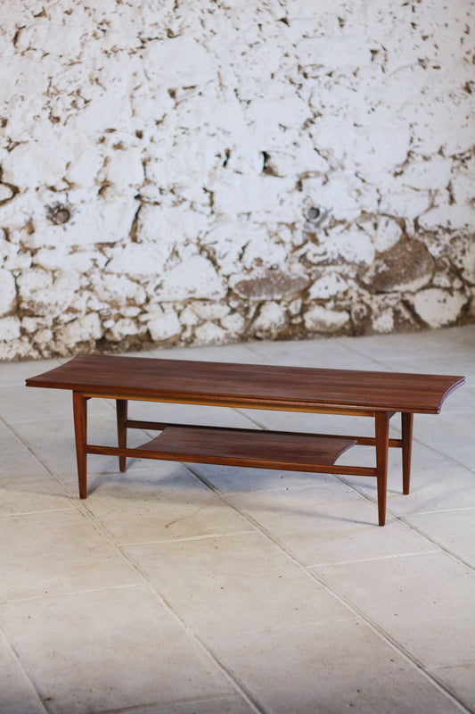 Table basse Mid-Century en teck massif par Richard Hornby pour Fyne Ladye, 1960