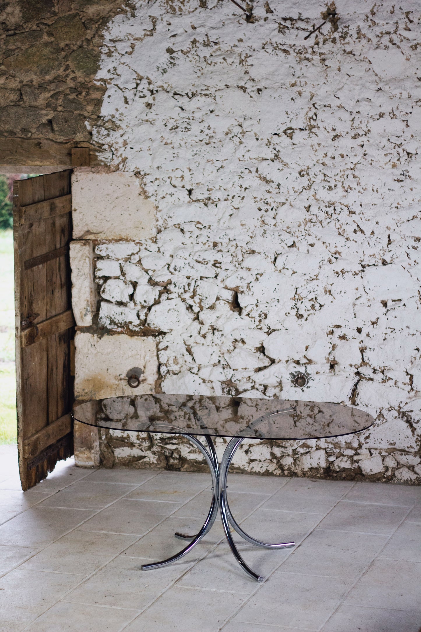 Table à manger ovale en chrome et verre fumé, 1970
