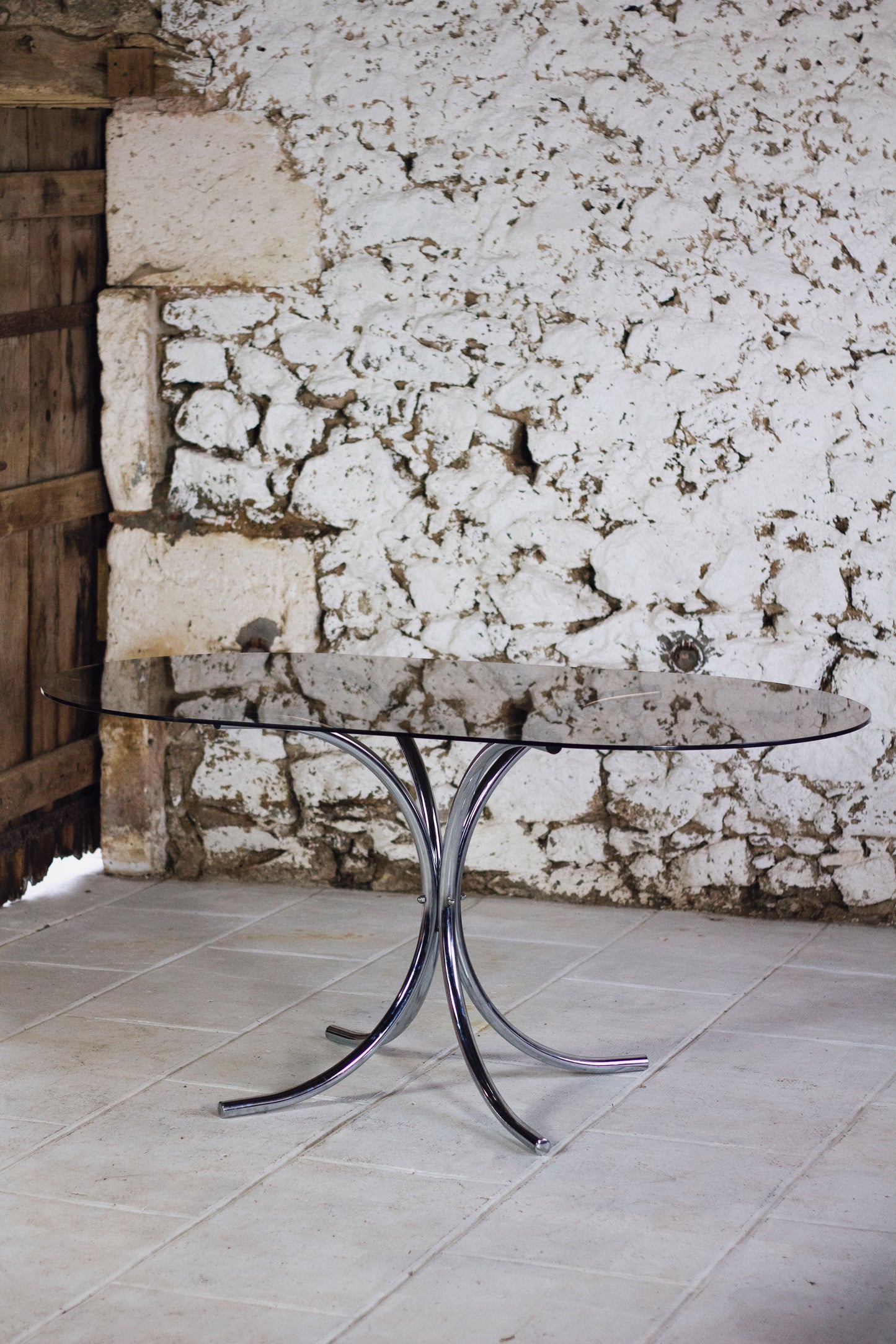 Table à manger ovale en chrome et verre fumé, 1970