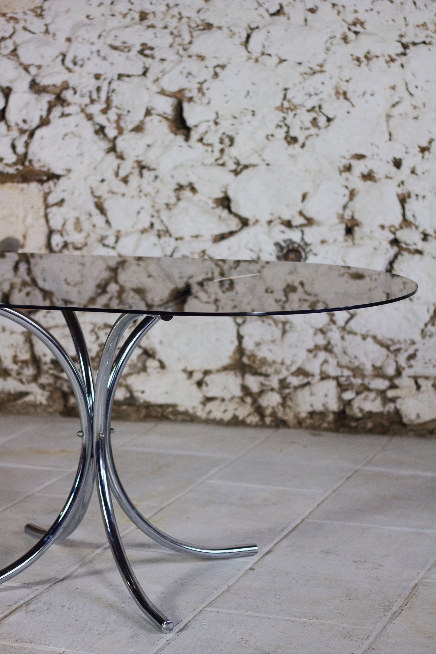Table à manger ovale en chrome et verre fumé, 1970