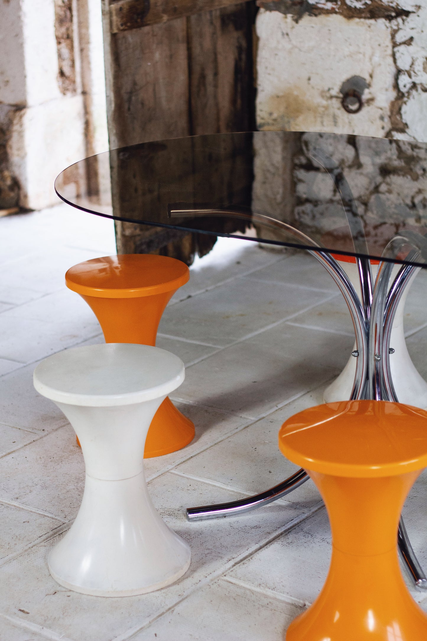 Table à manger ovale en chrome et verre fumé, 1970