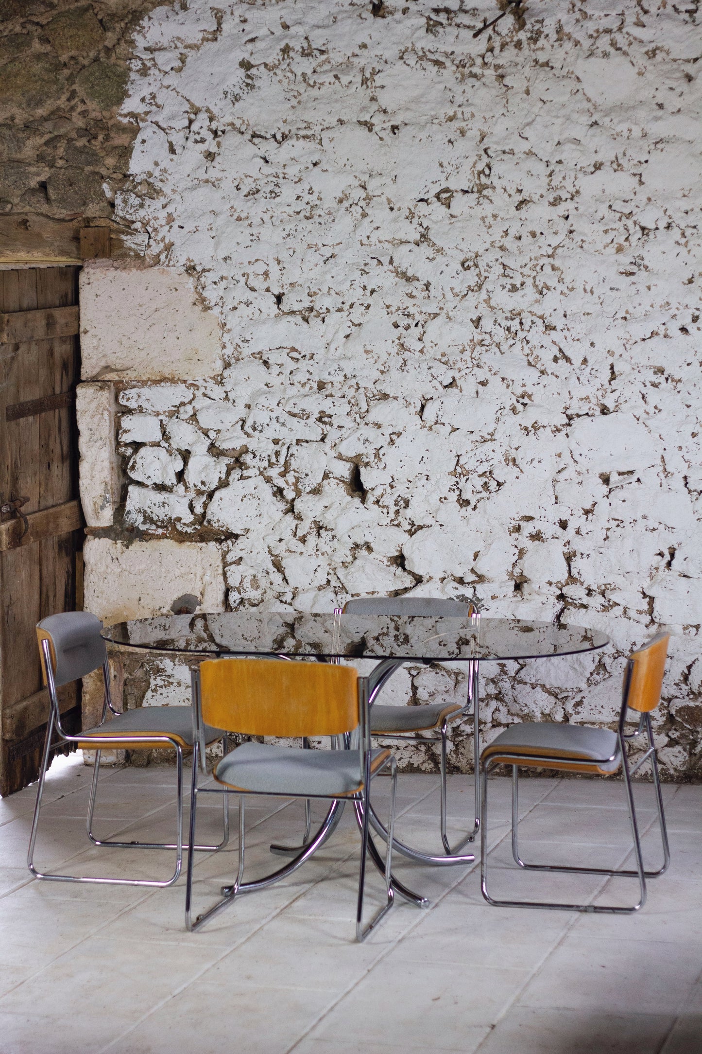 Table à manger ovale en chrome et verre fumé, 1970