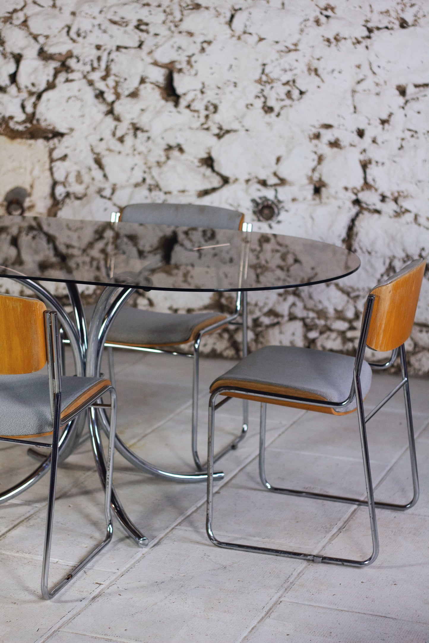 Table à manger ovale en chrome et verre fumé, 1970
