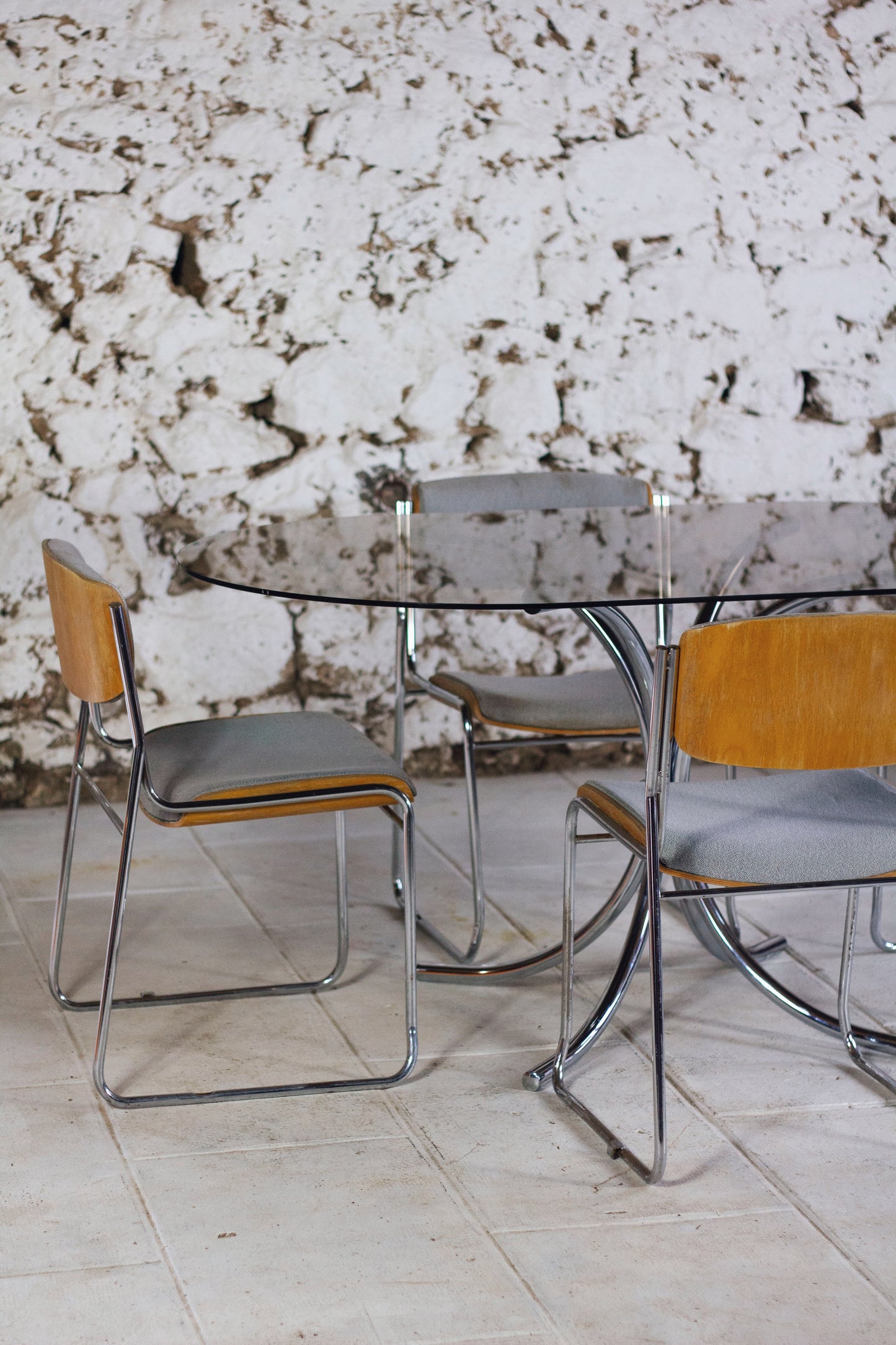 Table à manger ovale en chrome et verre fumé, 1970