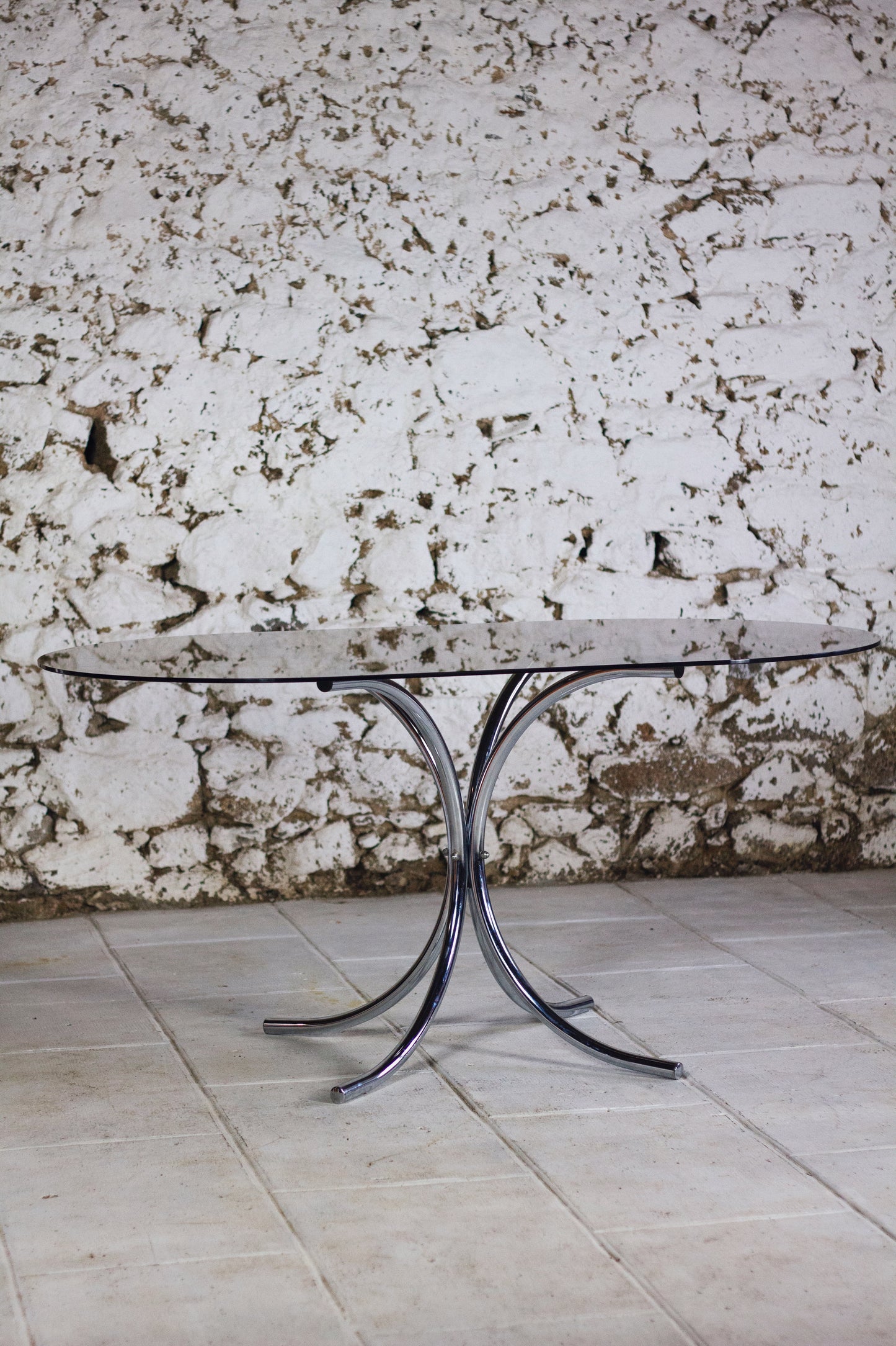 Table à manger ovale en chrome et verre fumé, 1970