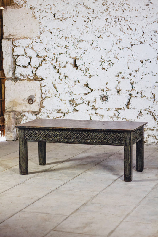 Table basse en bois sculptée indienne