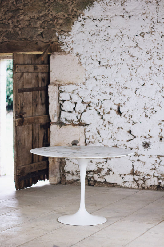 Table tulipe en marbre par Eero Saarinen pour Knoll