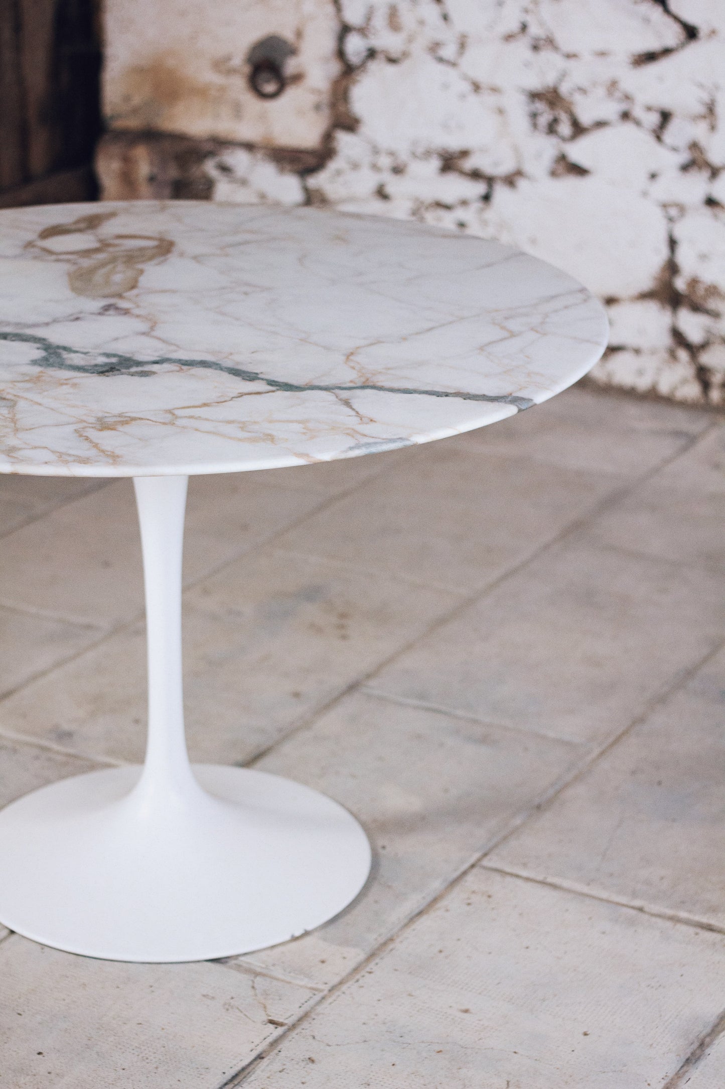Table tulipe en marbre par Eero Saarinen pour Knoll