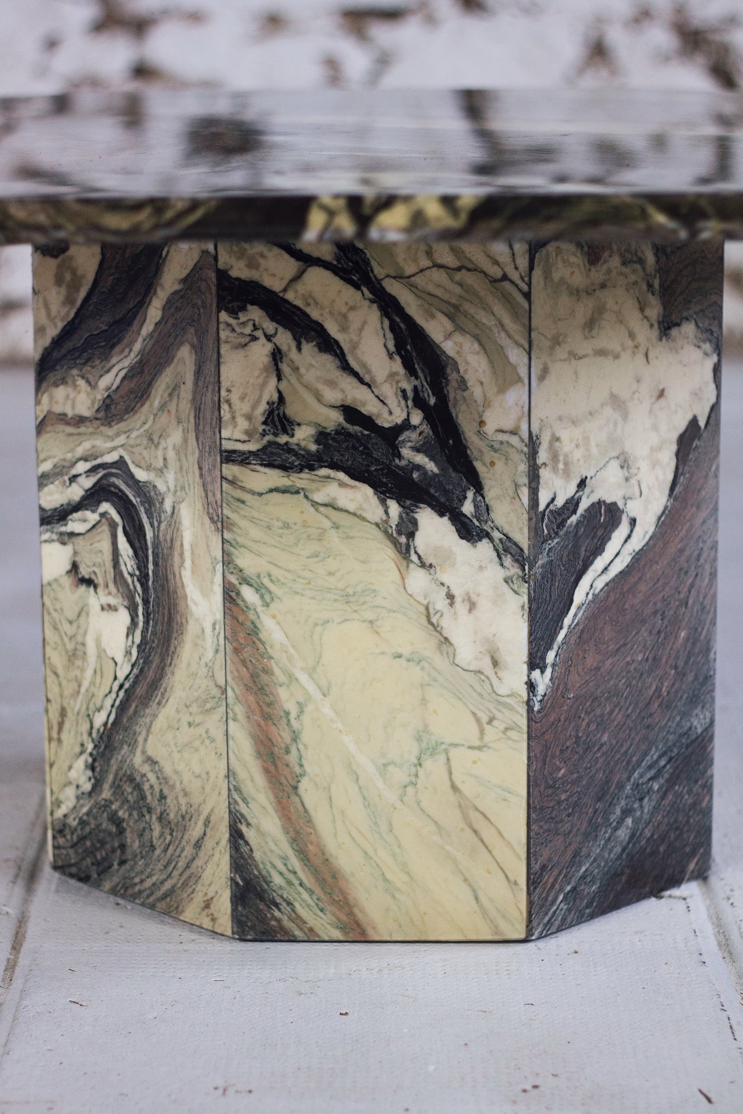 Table basse octogonale en marbre italien Cipollino