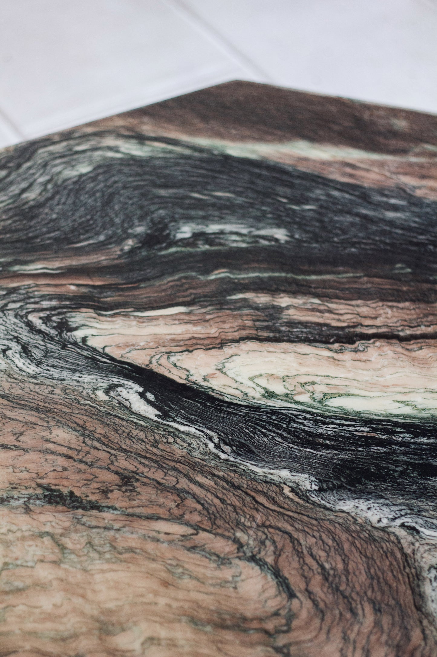 Table basse octogonale en marbre italien Cipollino