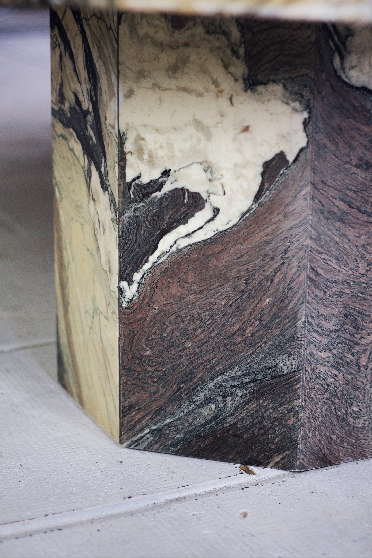 Table basse octogonale en marbre italien Cipollino