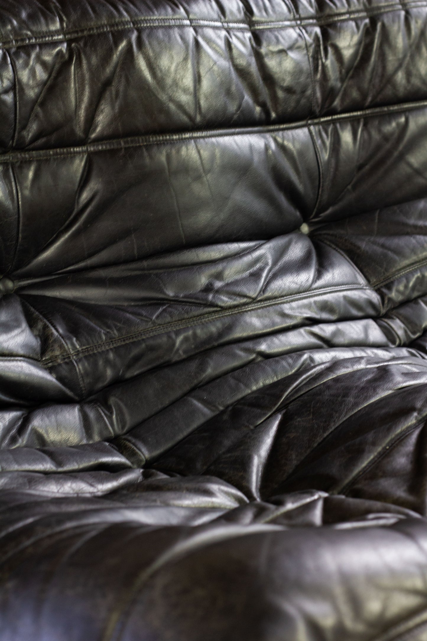 Canapé Togo noir 3 places par Michel Ducaroy, LIGNE ROSET