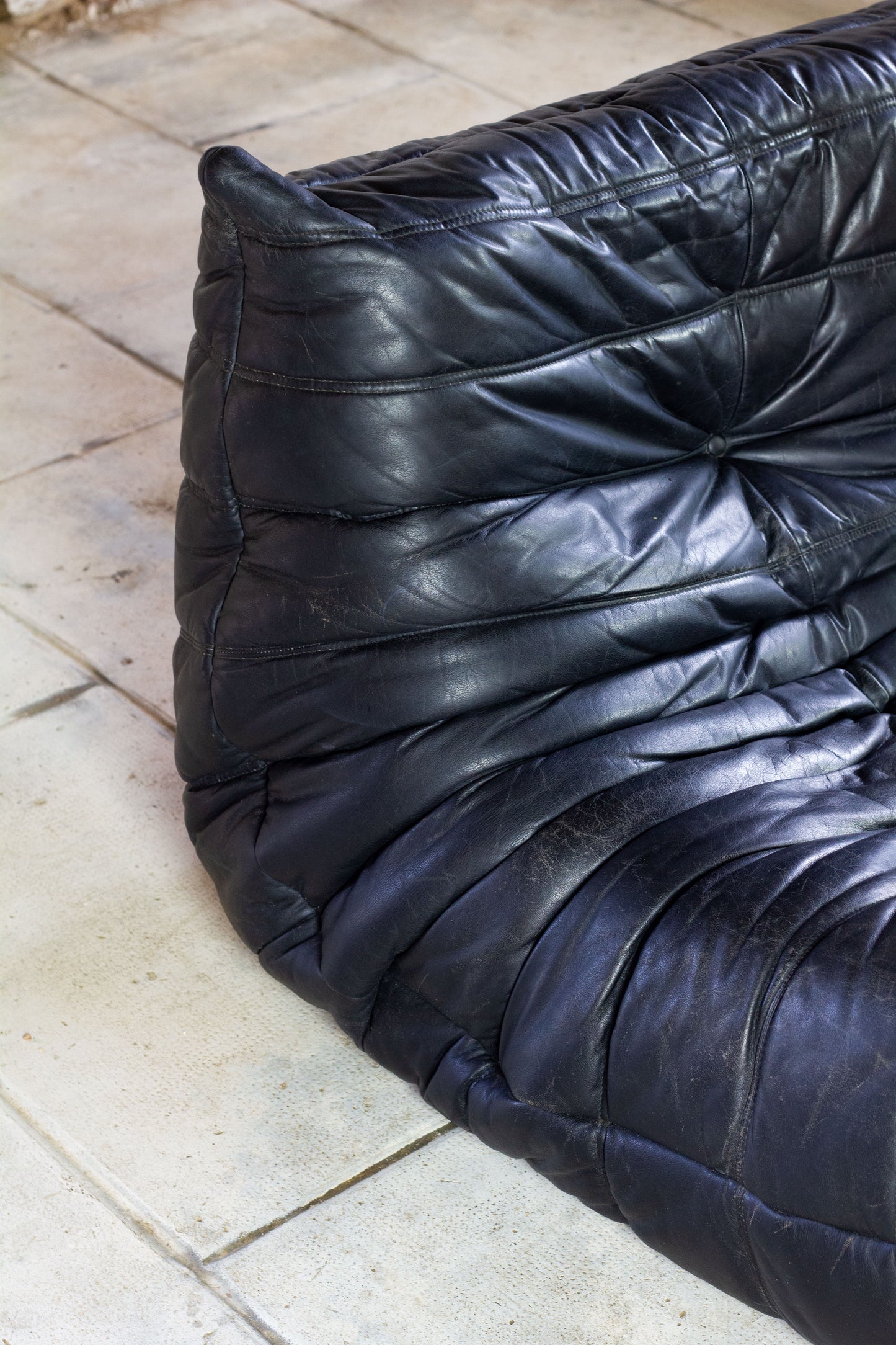 Canapé Togo noir 3 places par Michel Ducaroy, LIGNE ROSET