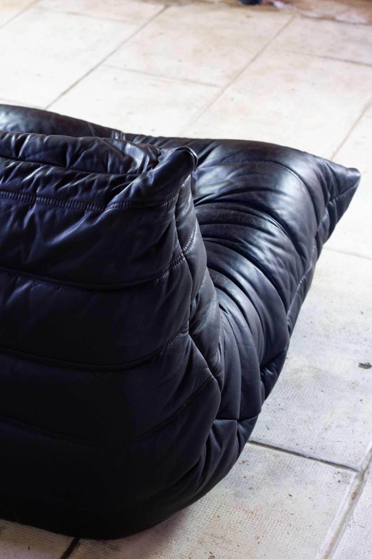 Canapé Togo noir 3 places par Michel Ducaroy, LIGNE ROSET