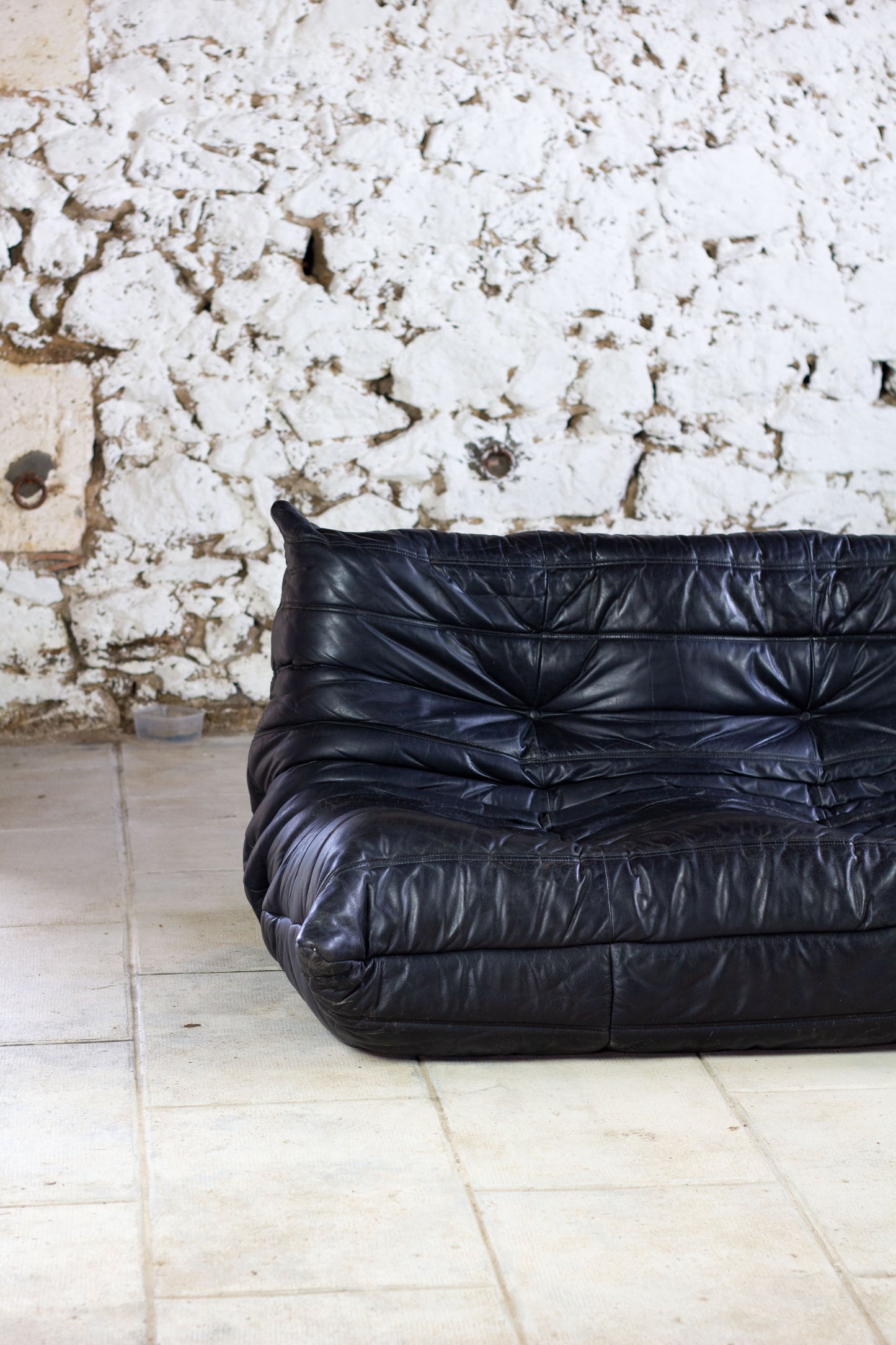 Canapé Togo noir 3 places par Michel Ducaroy, LIGNE ROSET
