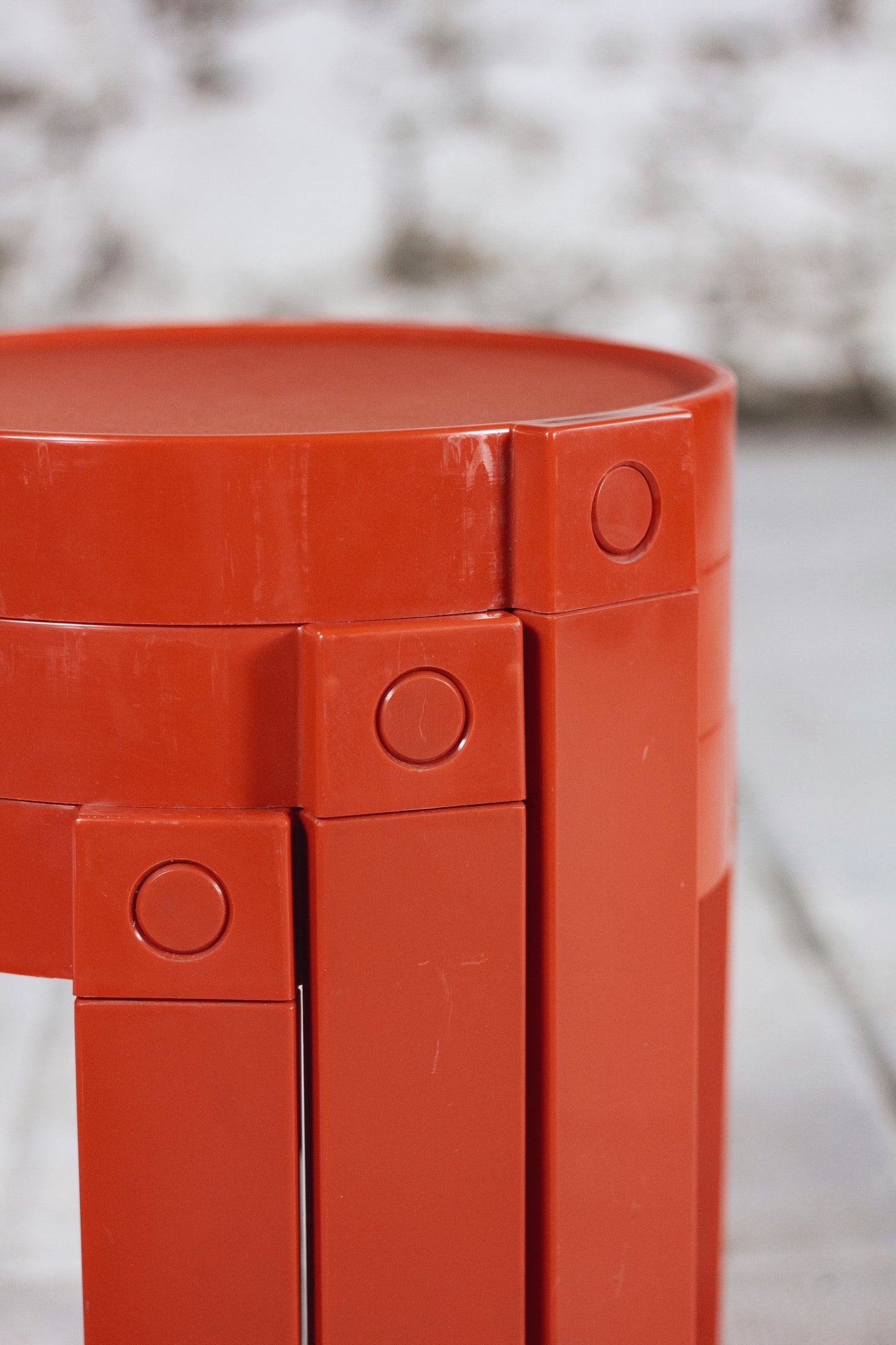 Trois tables gigognes en plastique orange par Prisunic, 1970