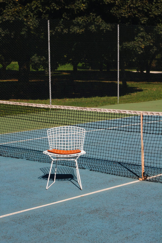 Chaise Wire blanche par Harry Bertoia