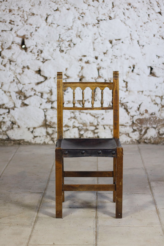 Chaise espagnole brutaliste en chêne et cuir