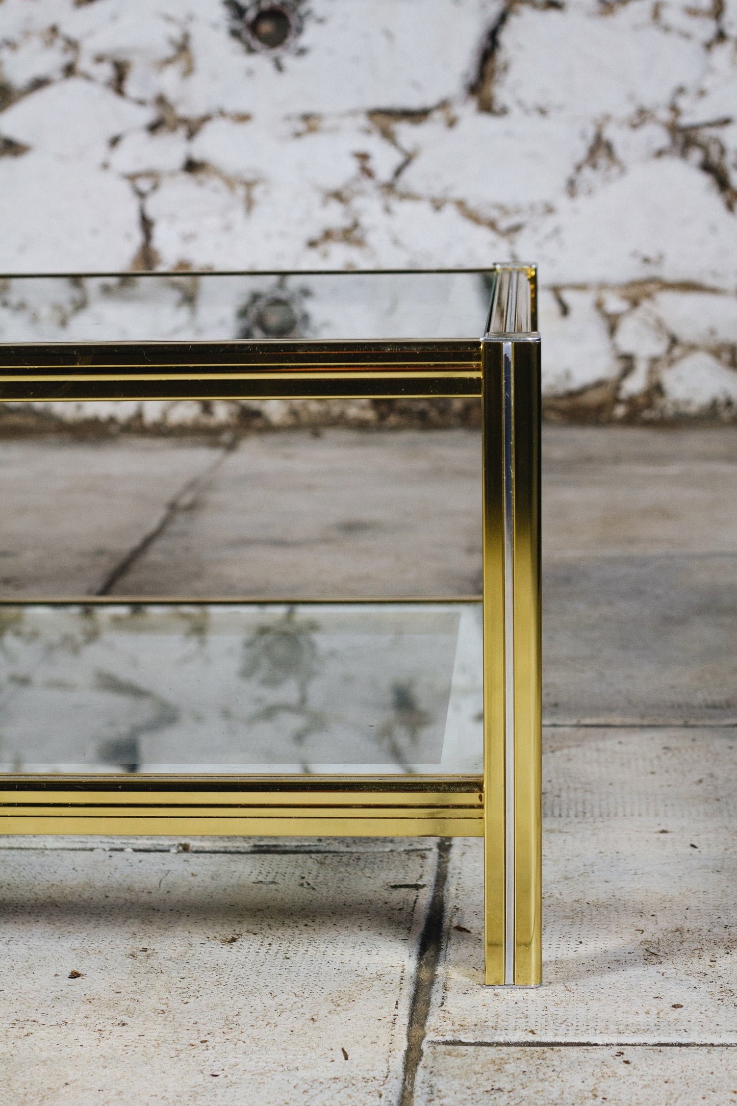 Table basse en verre et métal doré style Pierre Vandel, 1970