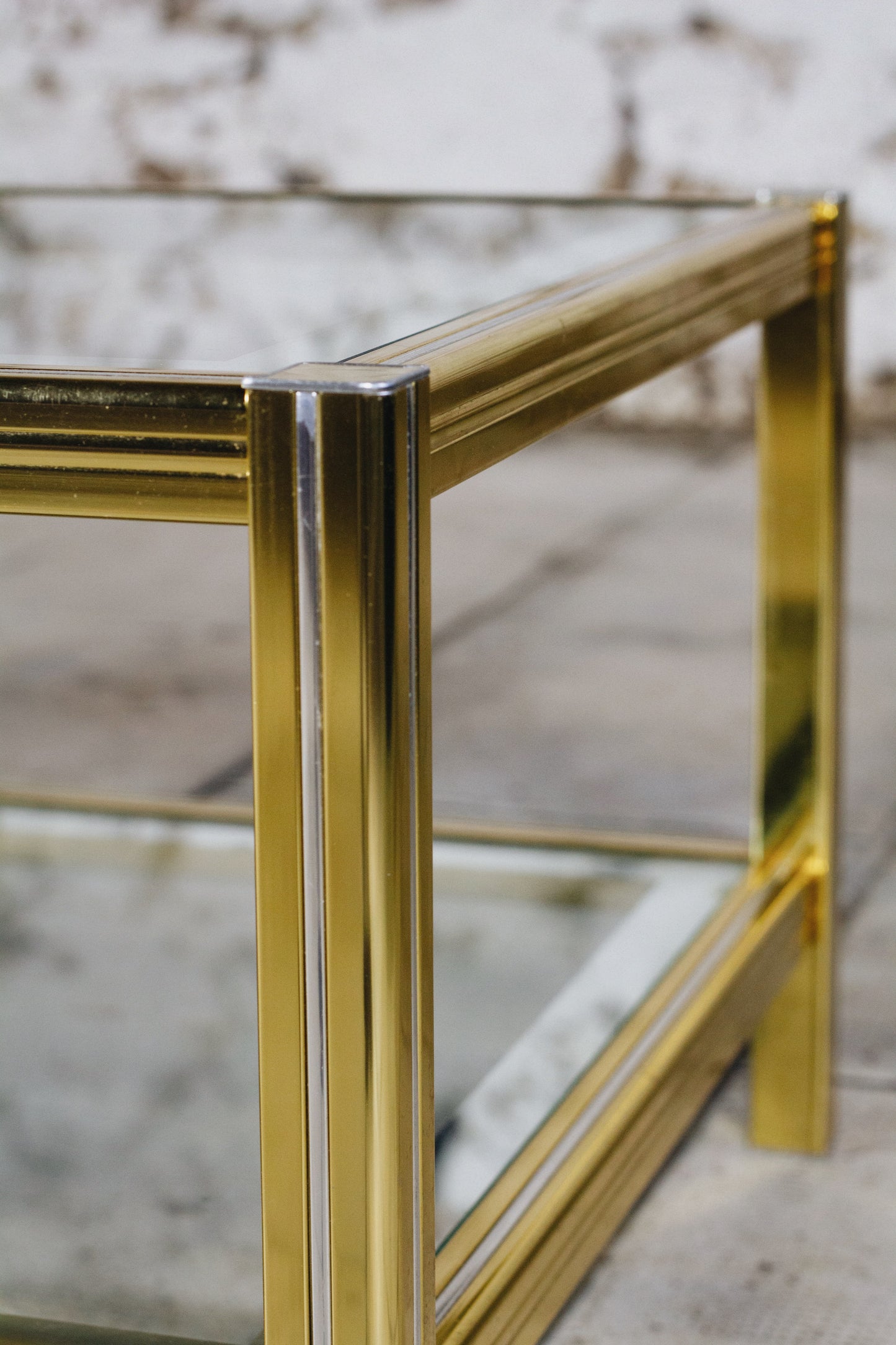 Table basse en verre et métal doré style Pierre Vandel, 1970