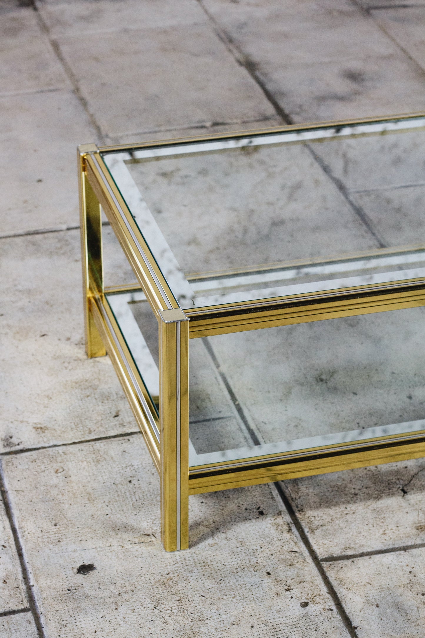 Table basse en verre et métal doré style Pierre Vandel, 1970
