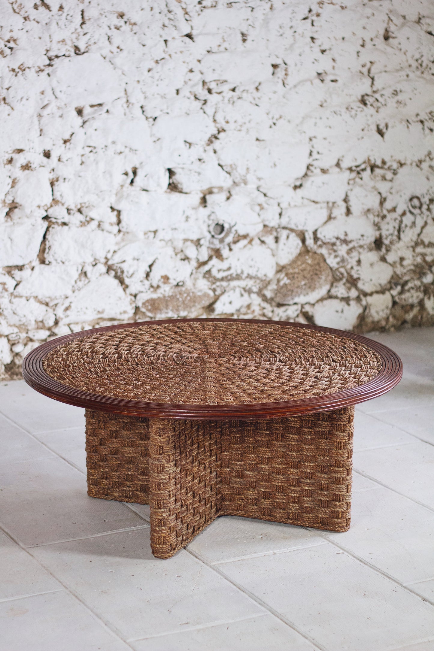 Table basse ronde et tabourets en corde tressée et rotin, 1970