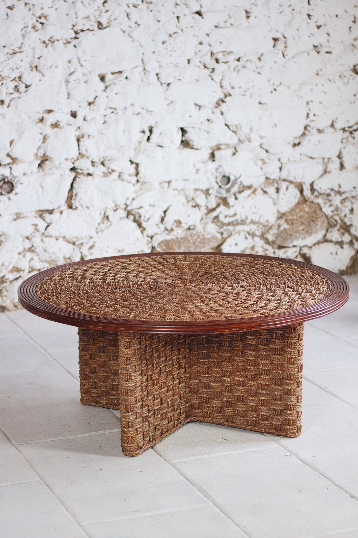 Table basse ronde et tabourets en corde tressée et rotin, 1970