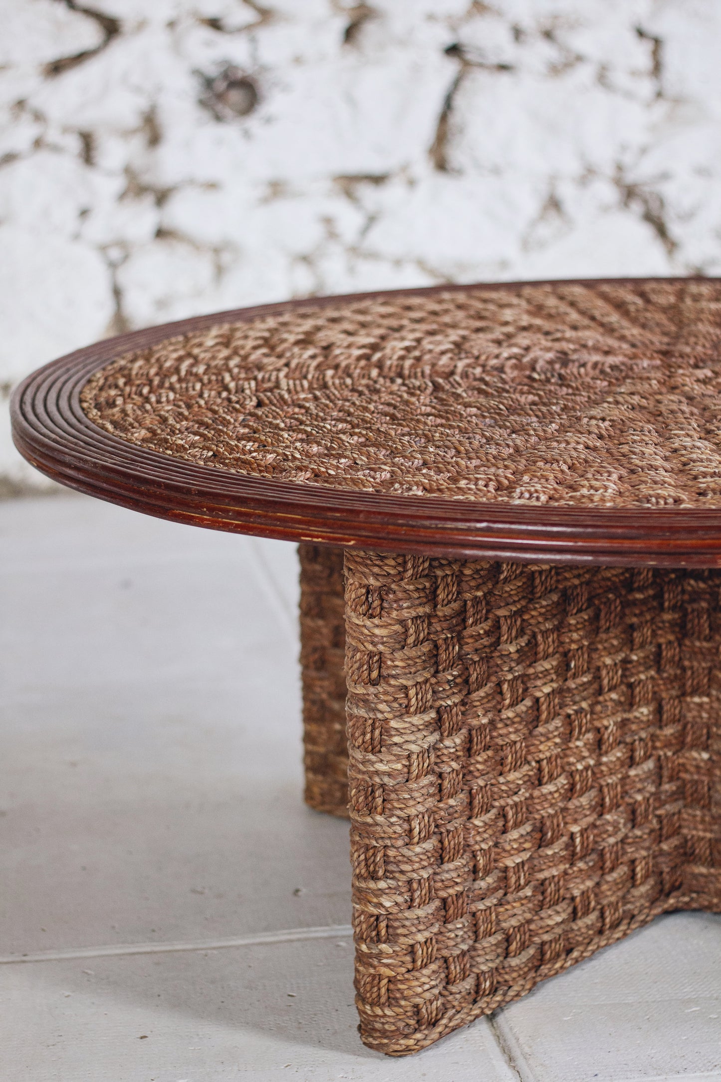 Table basse ronde et tabourets en corde tressée et rotin, 1970