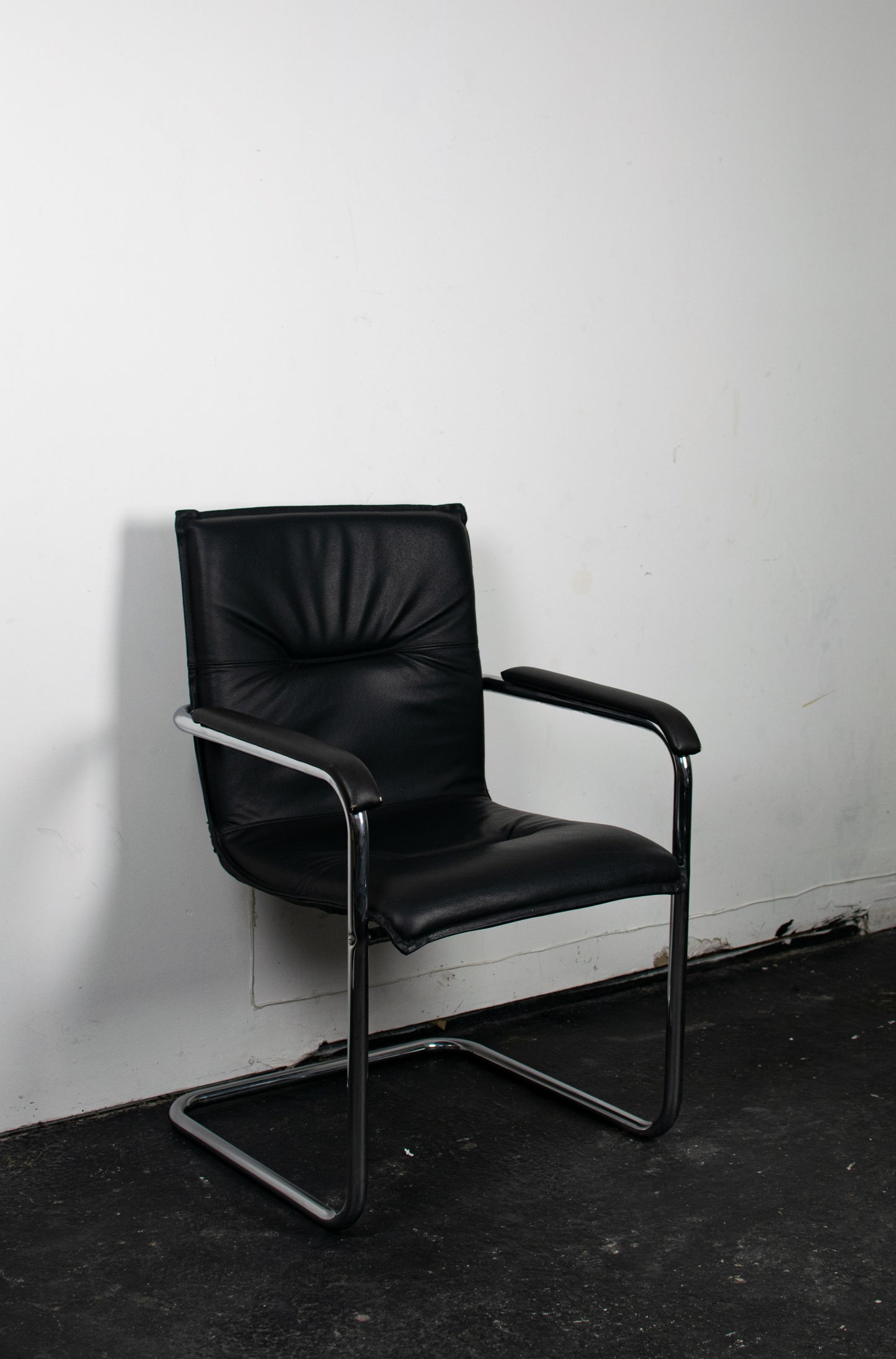 Fauteuil cantilever skaï, 1970