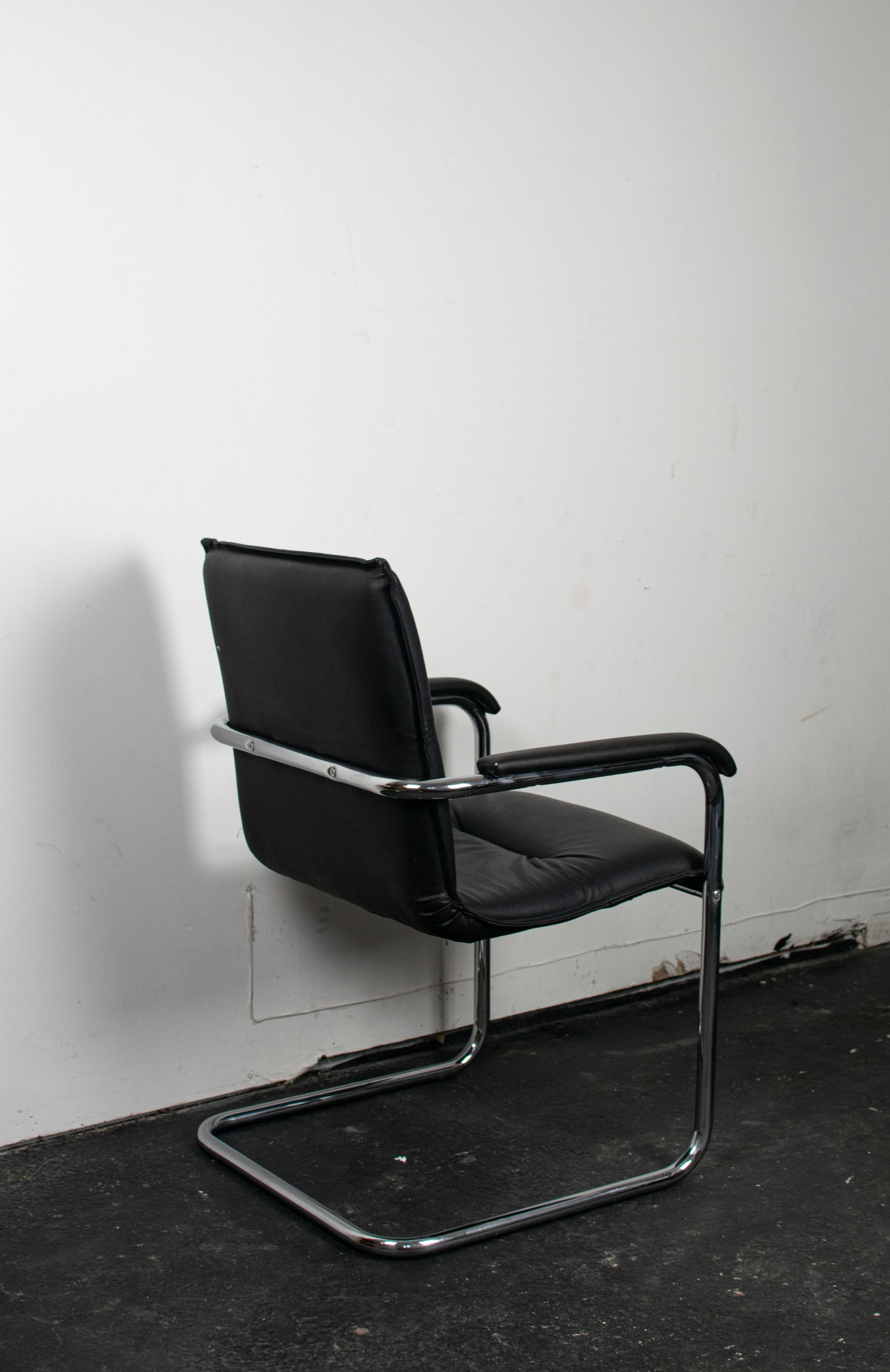 Fauteuil cantilever skaï, 1970