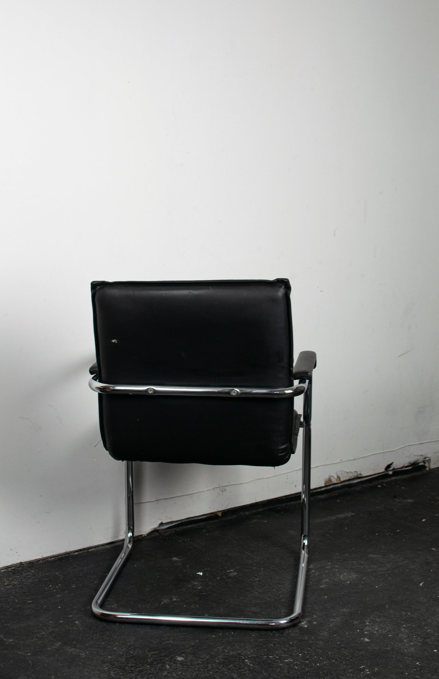 Fauteuil cantilever skaï, 1970