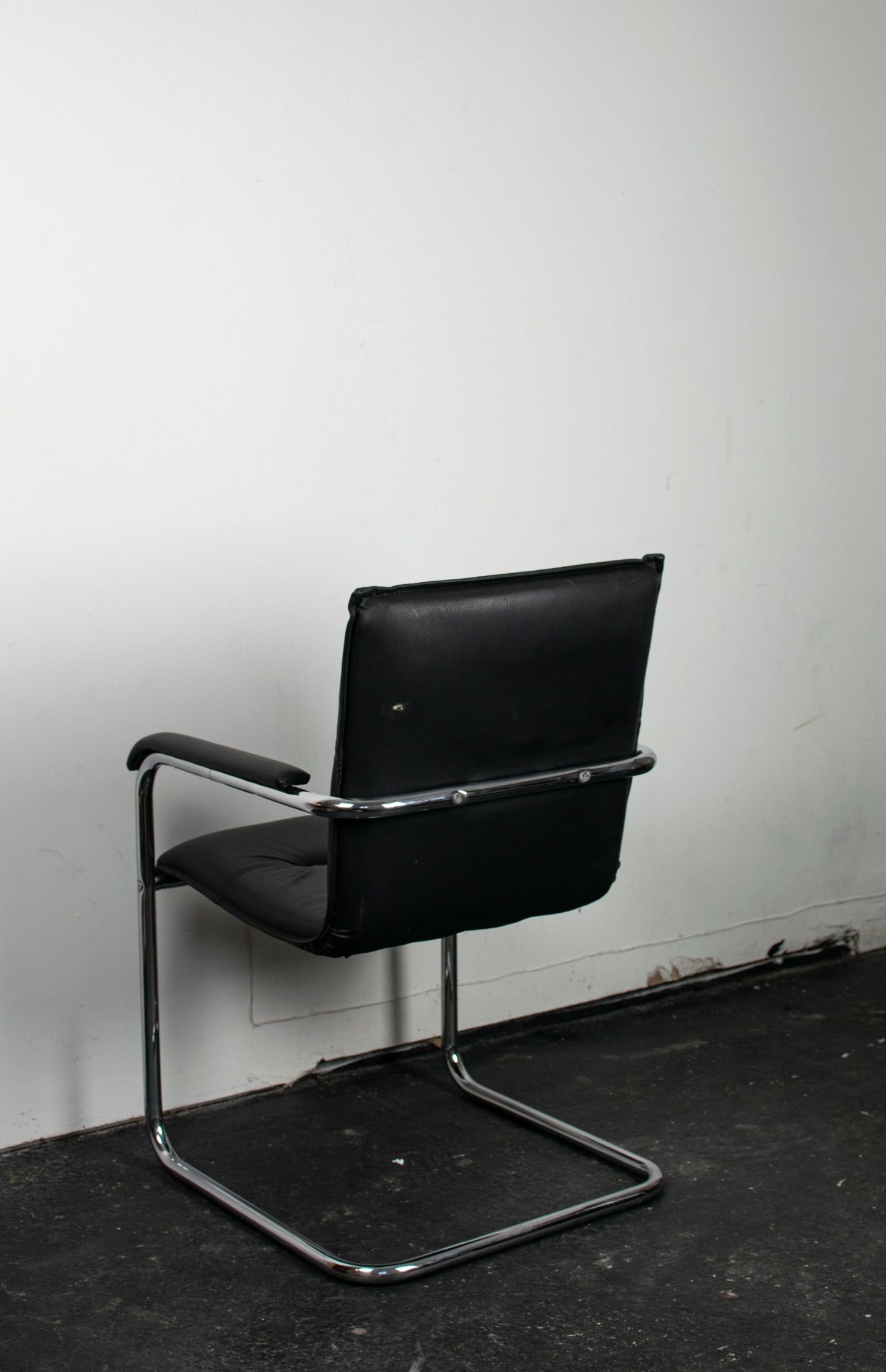 Fauteuil cantilever skaï, 1970