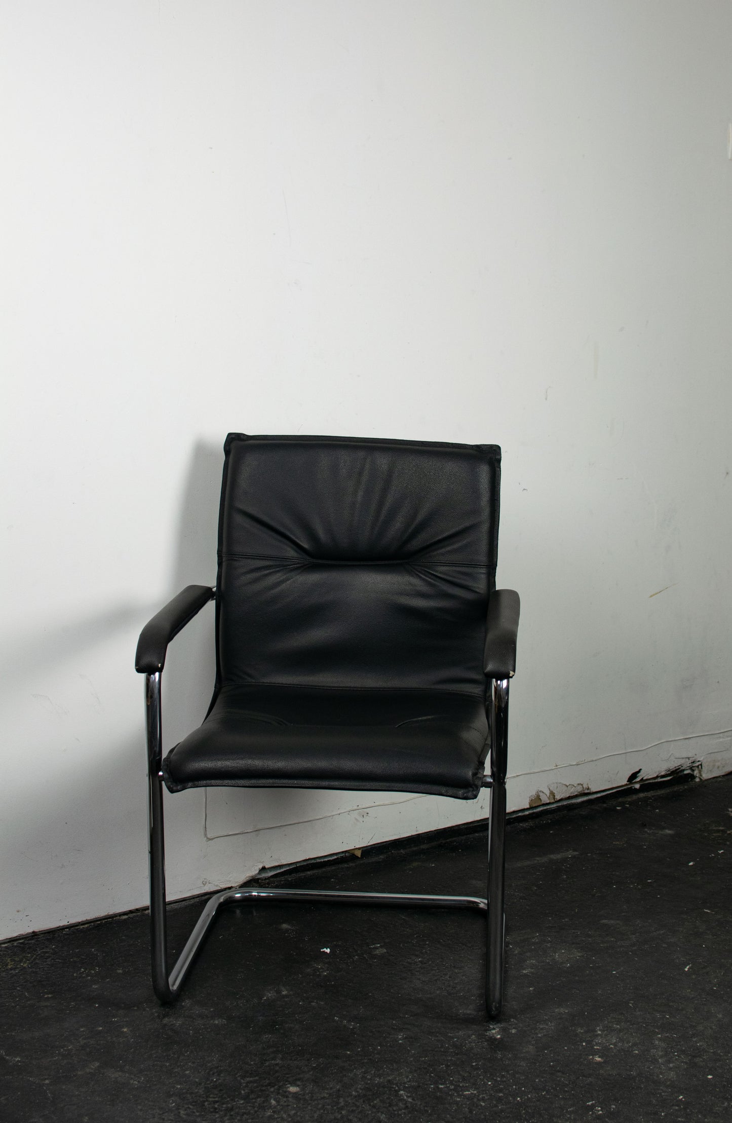 Fauteuil cantilever skaï, 1970