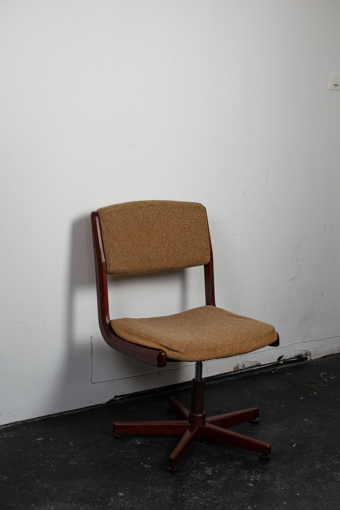 Fauteuil pivotant en teck danois, 1960