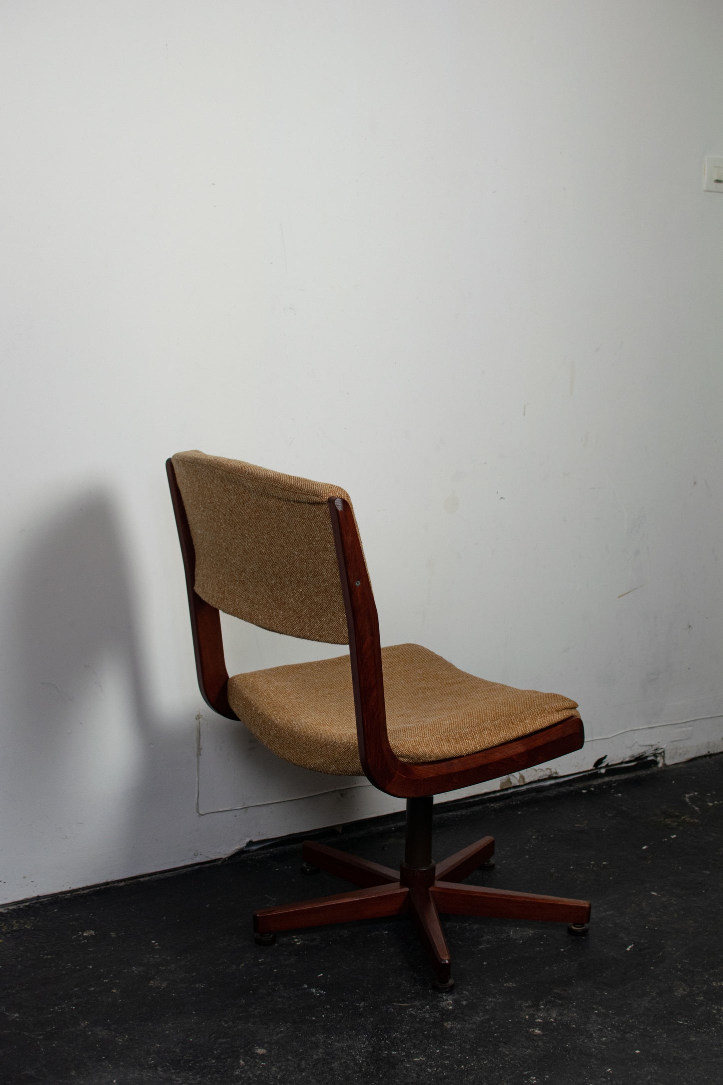 Fauteuil pivotant en teck danois, 1960
