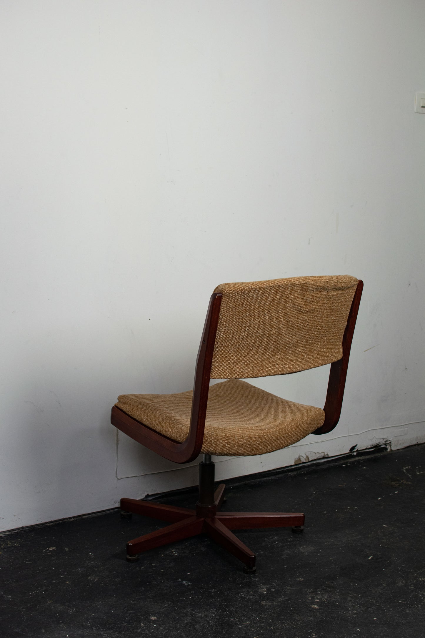 Fauteuil pivotant en teck danois, 1960