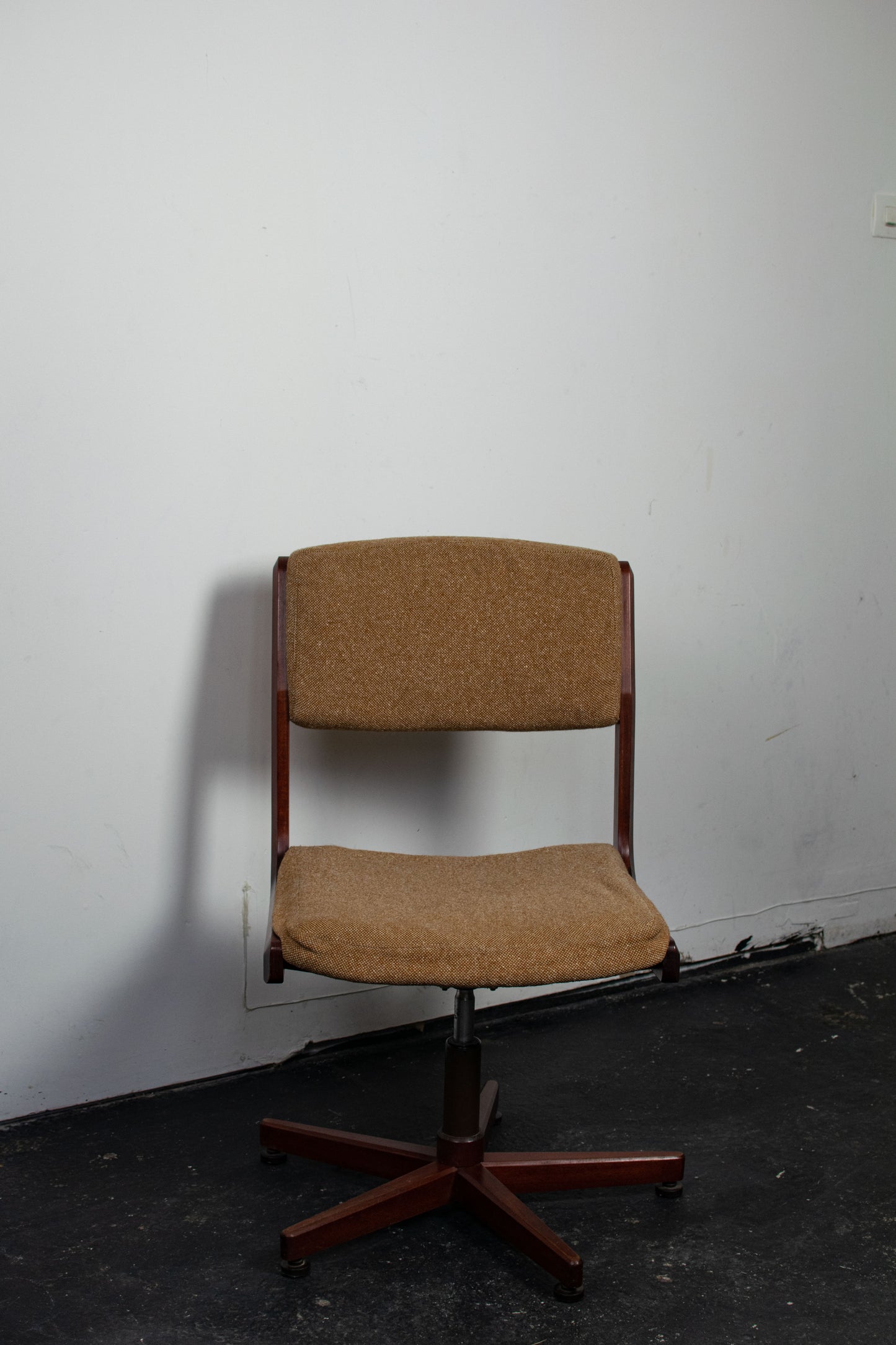 Fauteuil pivotant en teck danois, 1960