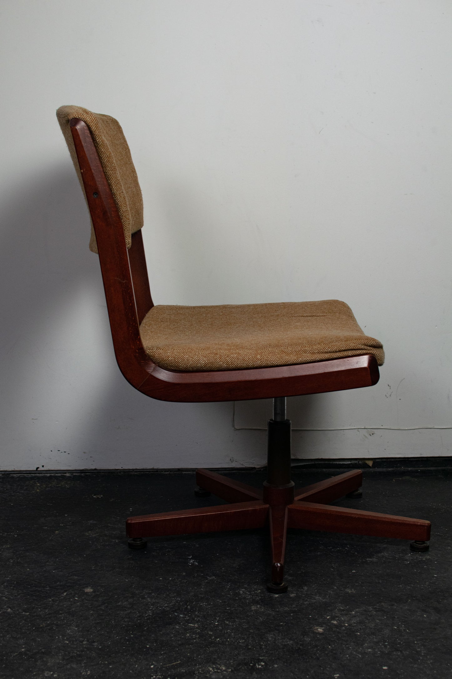 Fauteuil pivotant en teck danois, 1960