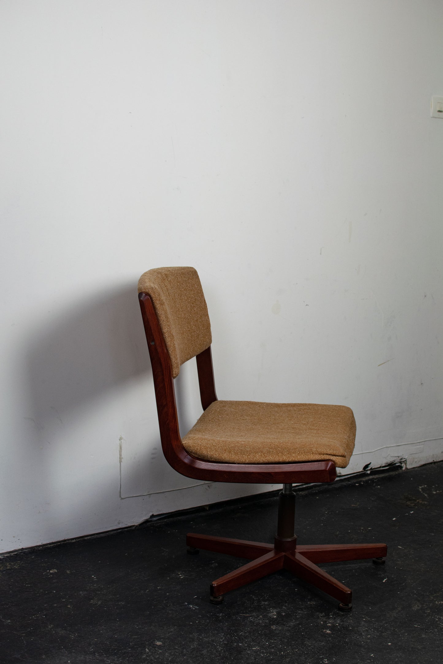 Fauteuil pivotant en teck danois, 1960
