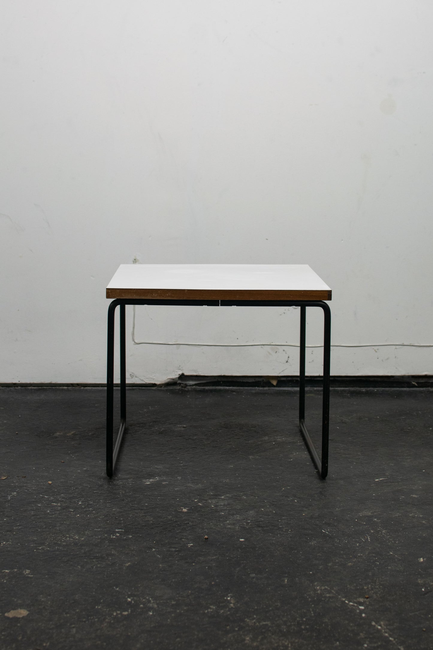Table d'appoint "volante" Pierre Guariche, STEINER, 1950