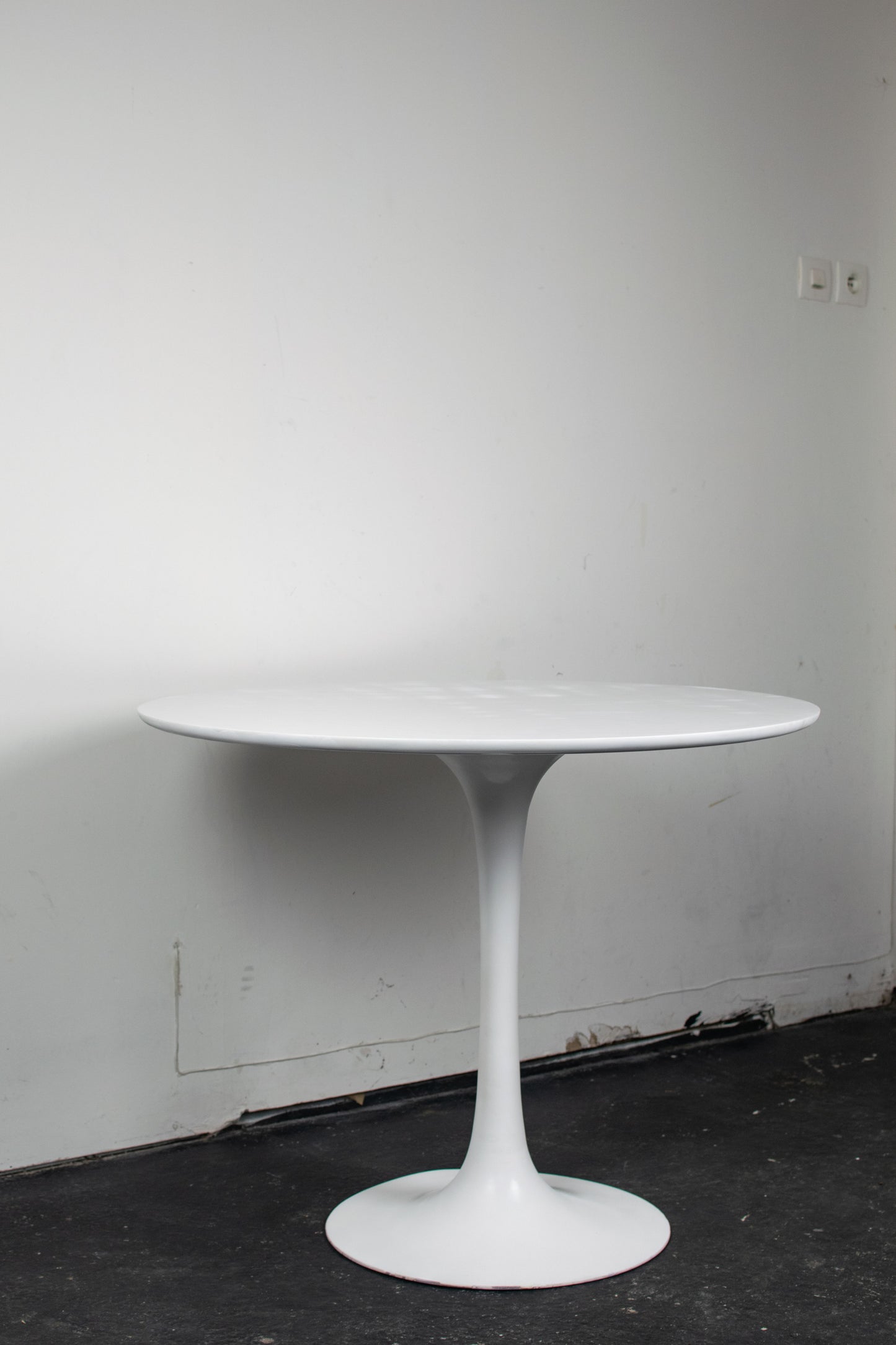 Table Tulip Maurice Burke, ARKANA