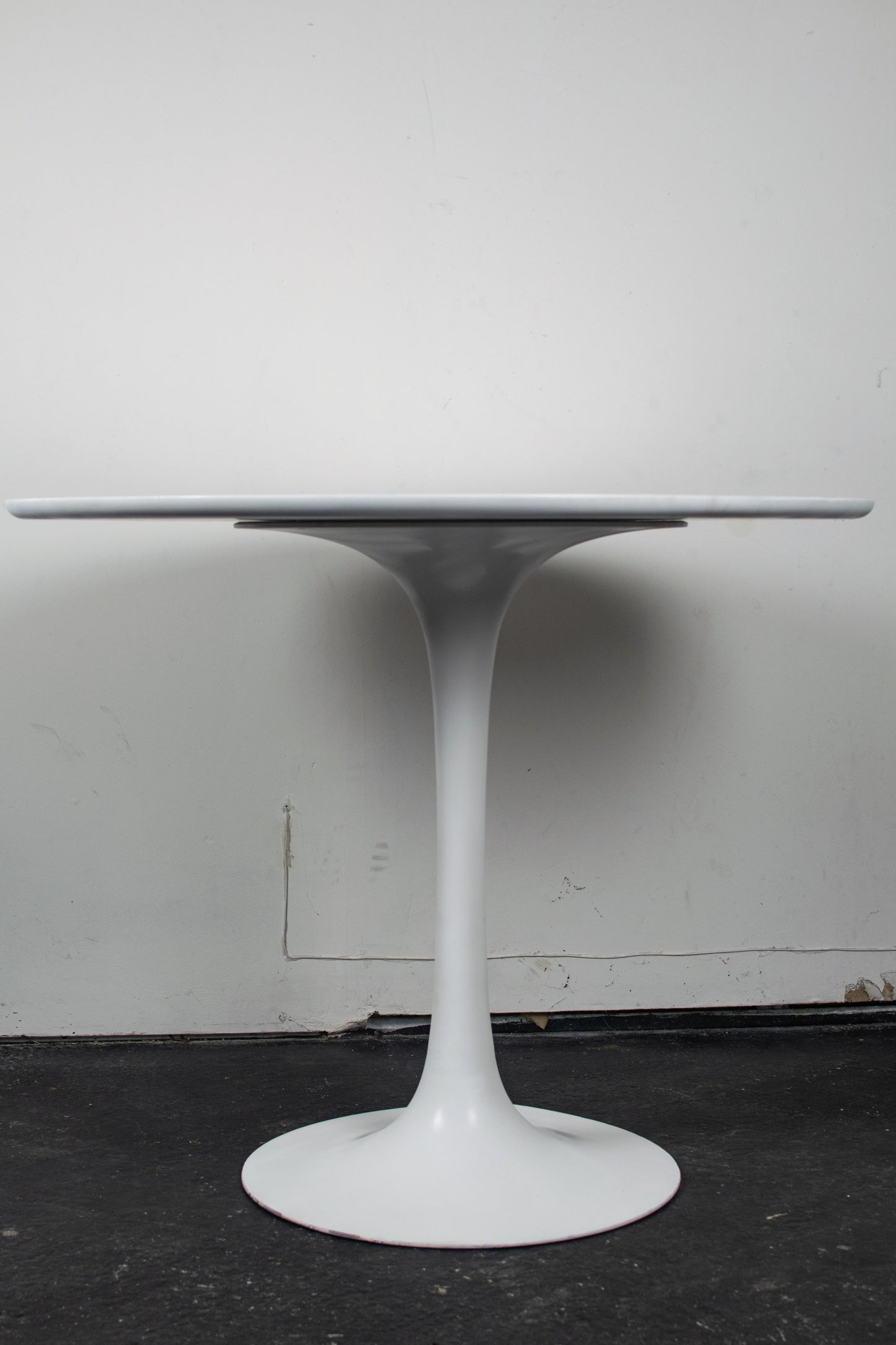 Table Tulip Maurice Burke, ARKANA